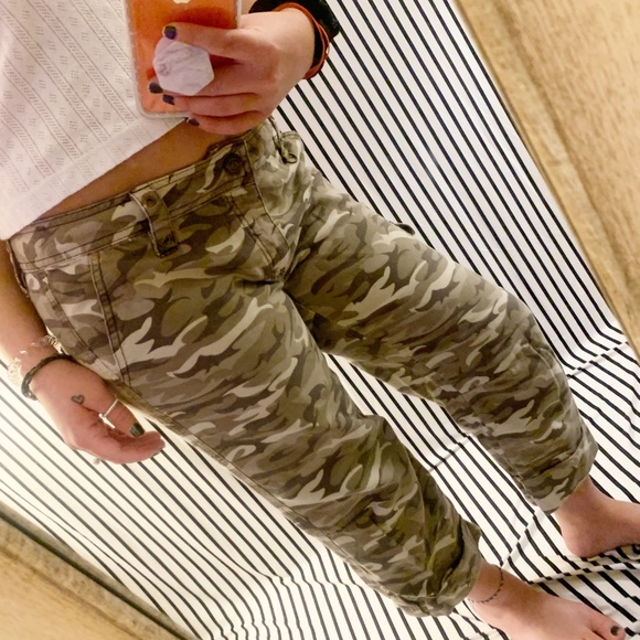 Harley-Davidson Pants - Harley-Davidson | Camo Cargo Capri Pants